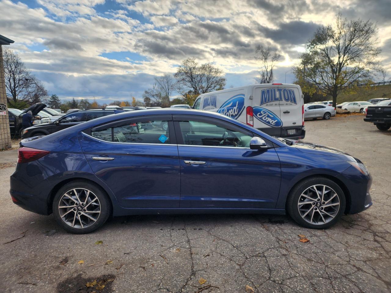 2019 Hyundai Elantra Luxury l Sunroof l Fuel Efficient l Reverse Cam - Photo #4