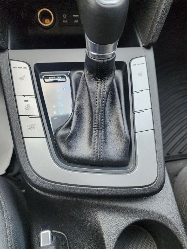 2019 Hyundai Elantra Luxury l Sunroof l Fuel Efficient l Reverse Cam - Photo #21