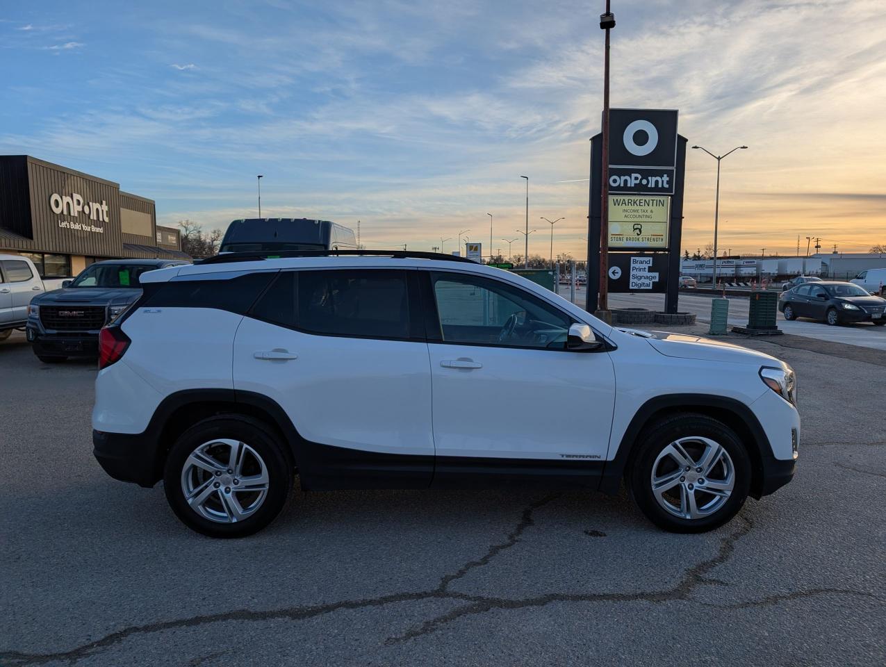 2020 GMC Terrain SLE | NO ACCIDENTS | HEATED SEATS | CARPLAY - Photo #3