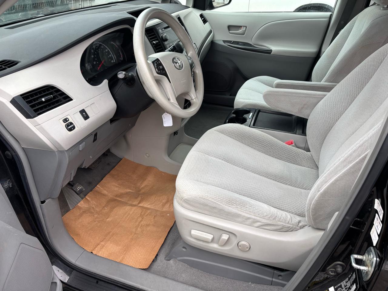 2011 Toyota Sienna LE - Photo #13