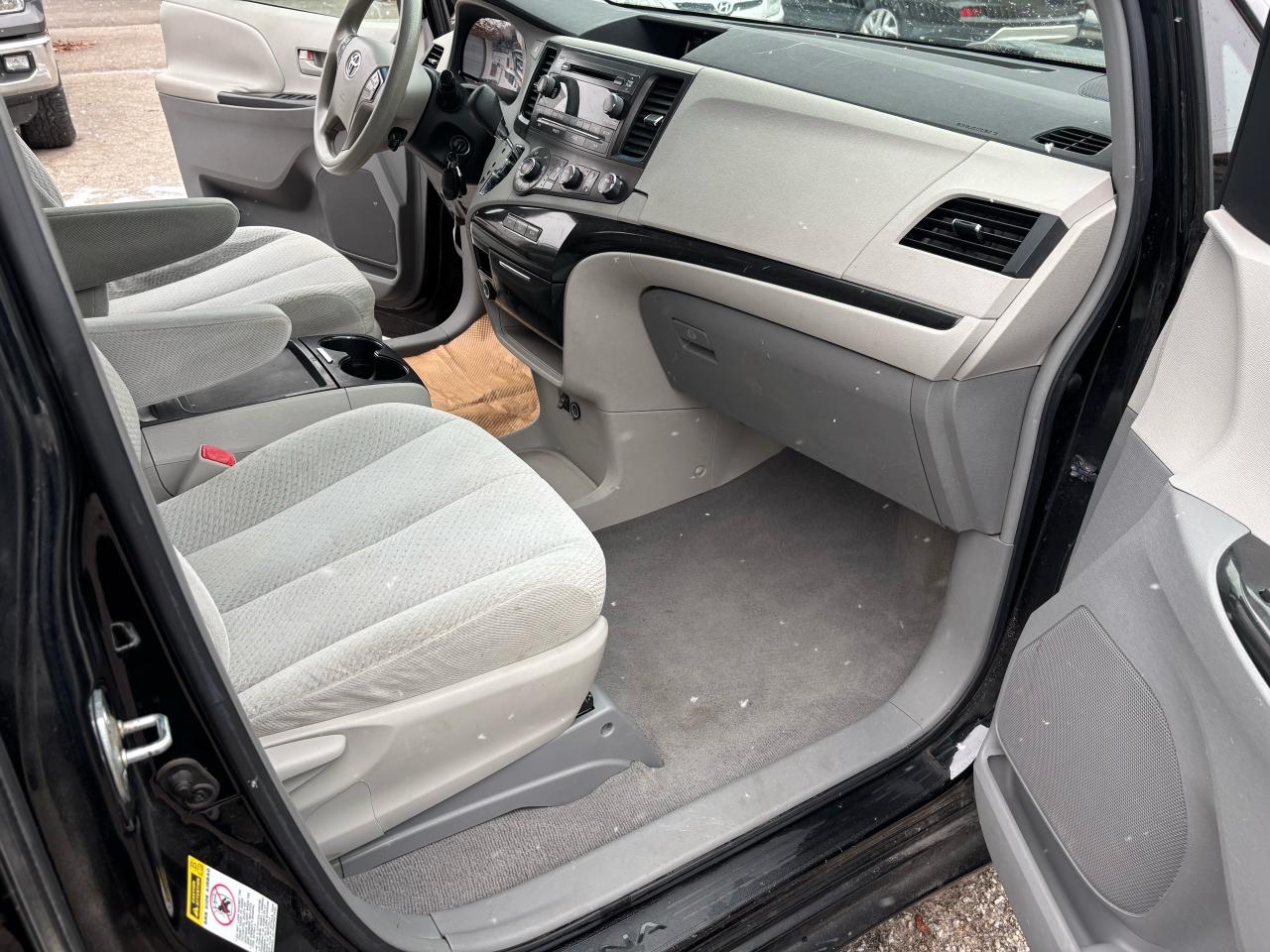 2011 Toyota Sienna LE - Photo #16