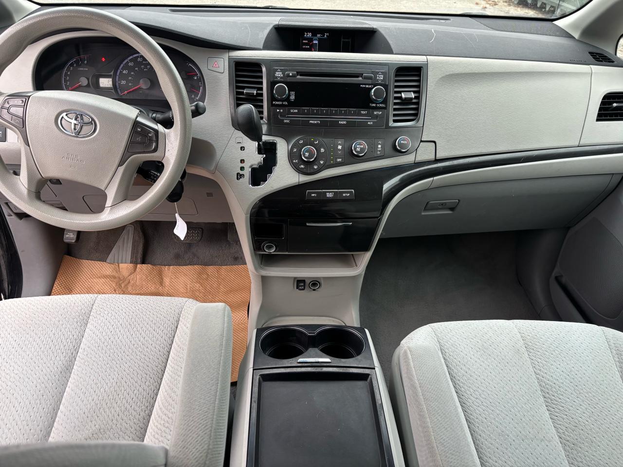 2011 Toyota Sienna LE - Photo #21