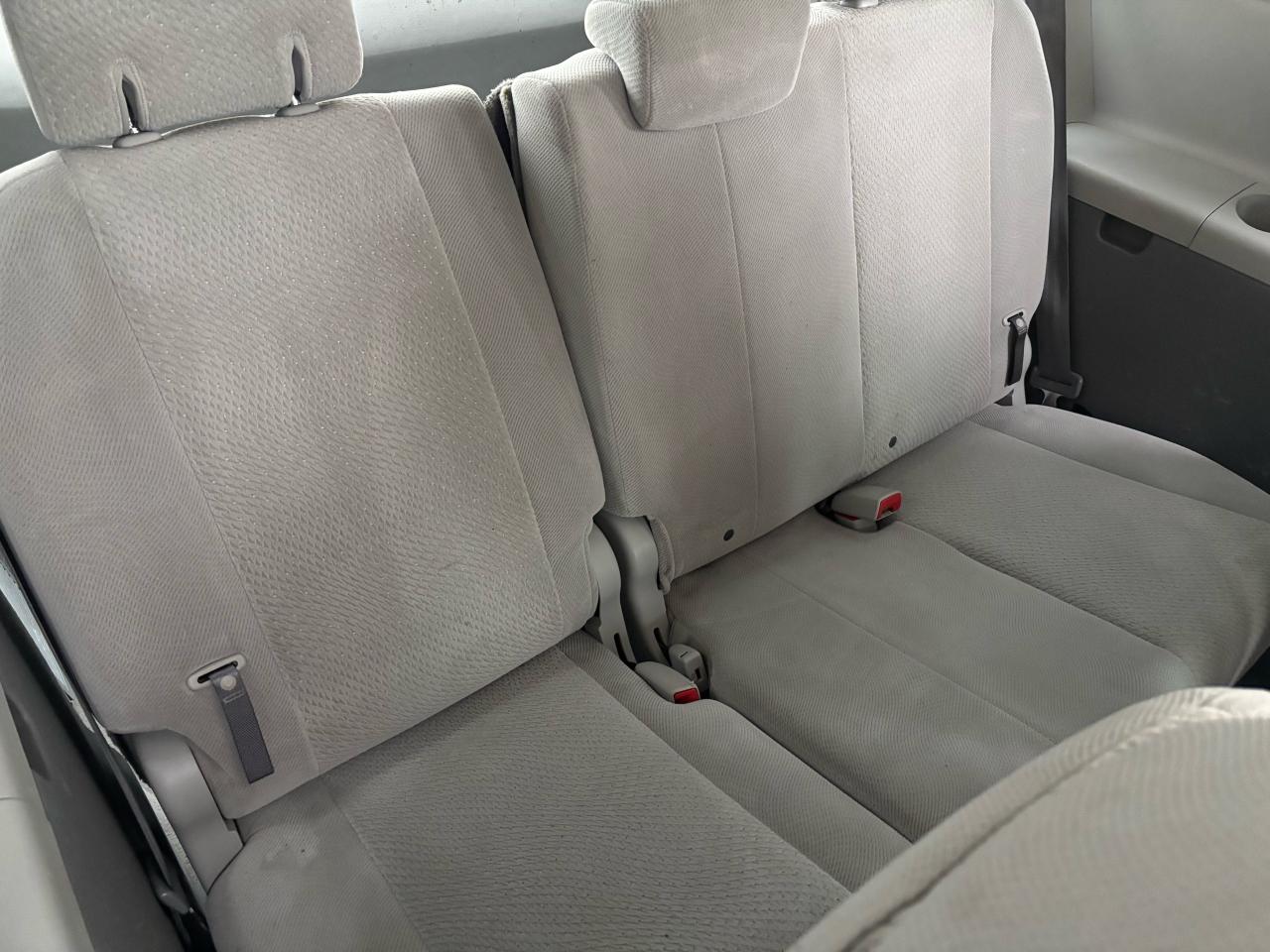 2011 Toyota Sienna LE - Photo #19