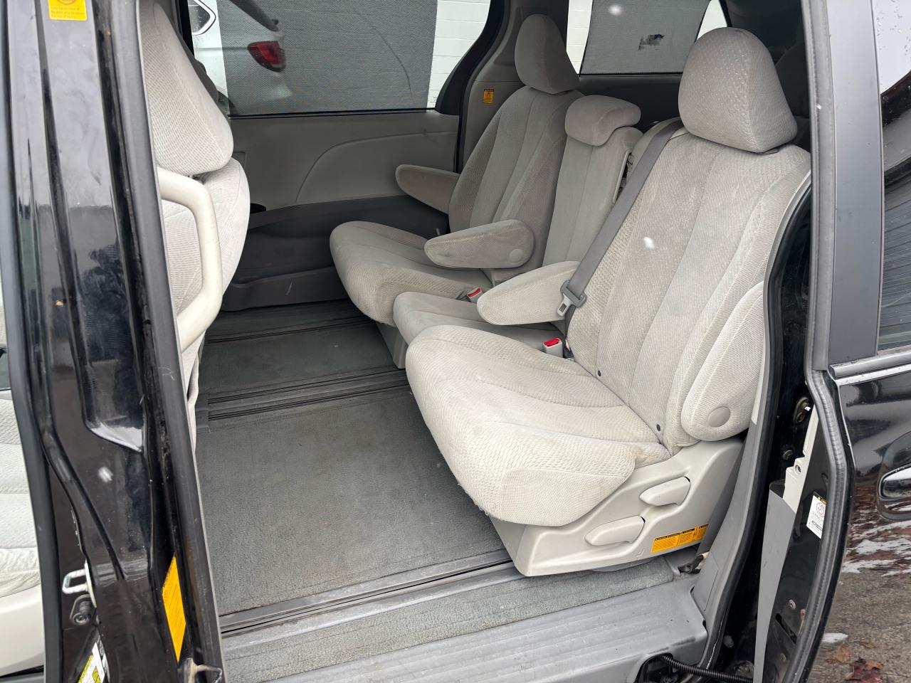 2011 Toyota Sienna LE - Photo #14