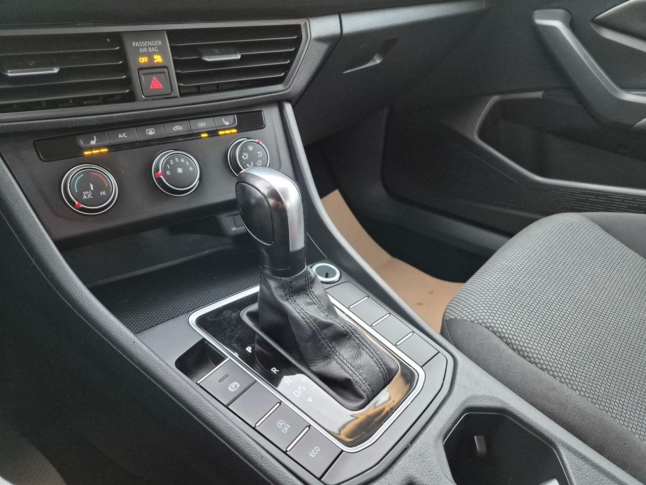 2020 Volkswagen Jetta Comfortline, Htd Seats, BU Cam - Photo #15