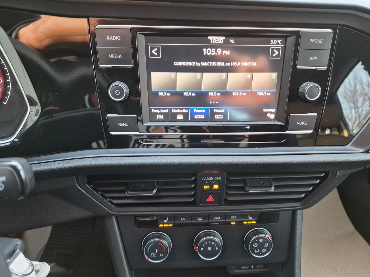 2020 Volkswagen Jetta Comfortline, Htd Seats, BU Cam - Photo #16