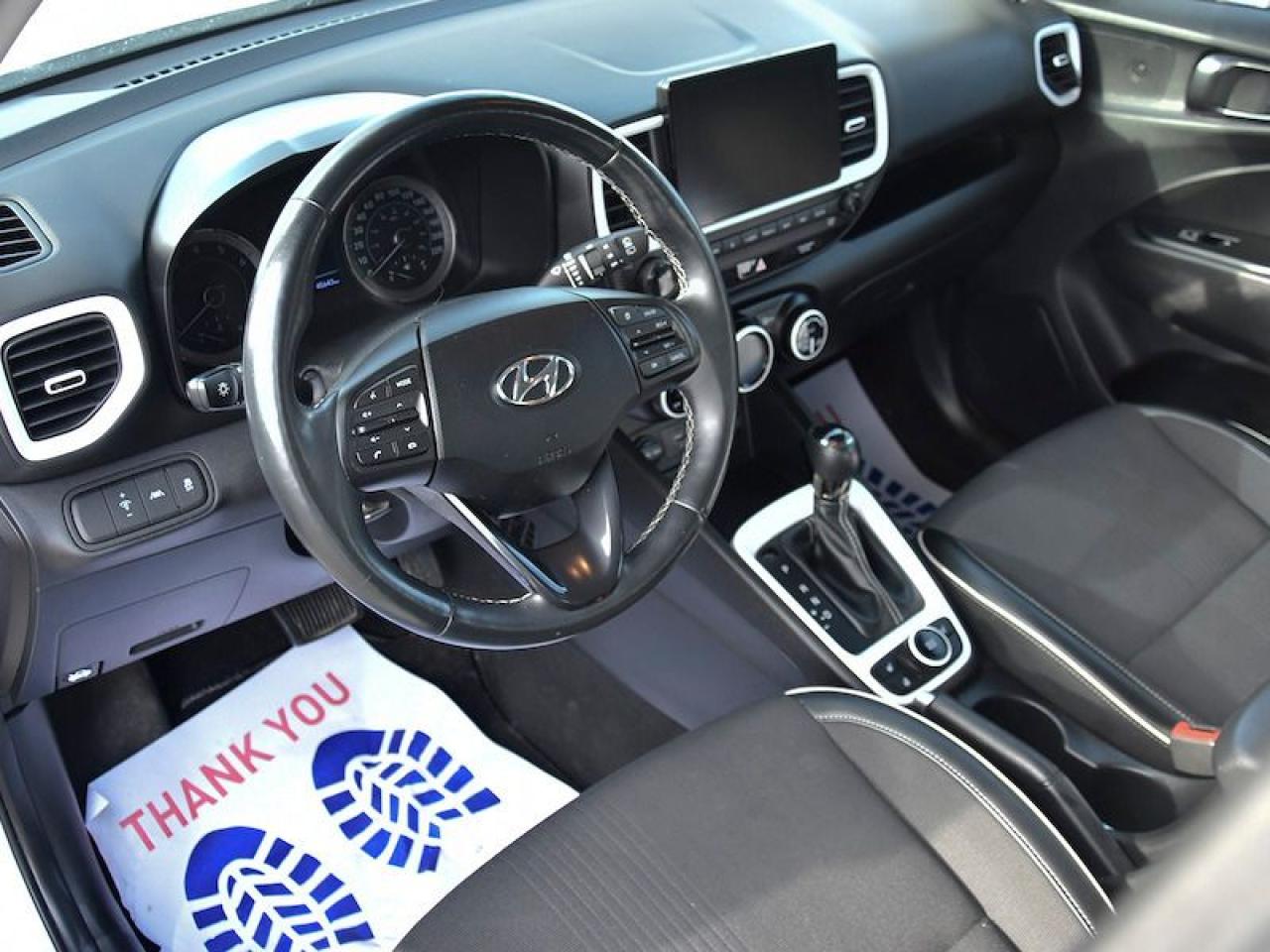 2020 Hyundai Venue Ultimate w/Black Interior Photo4