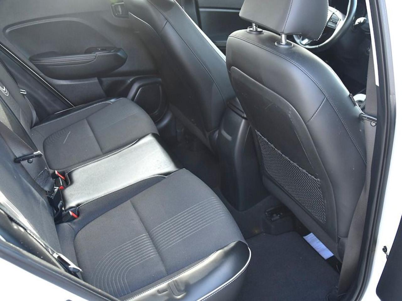 2020 Hyundai Venue Ultimate w/Black Interior - Photo #6