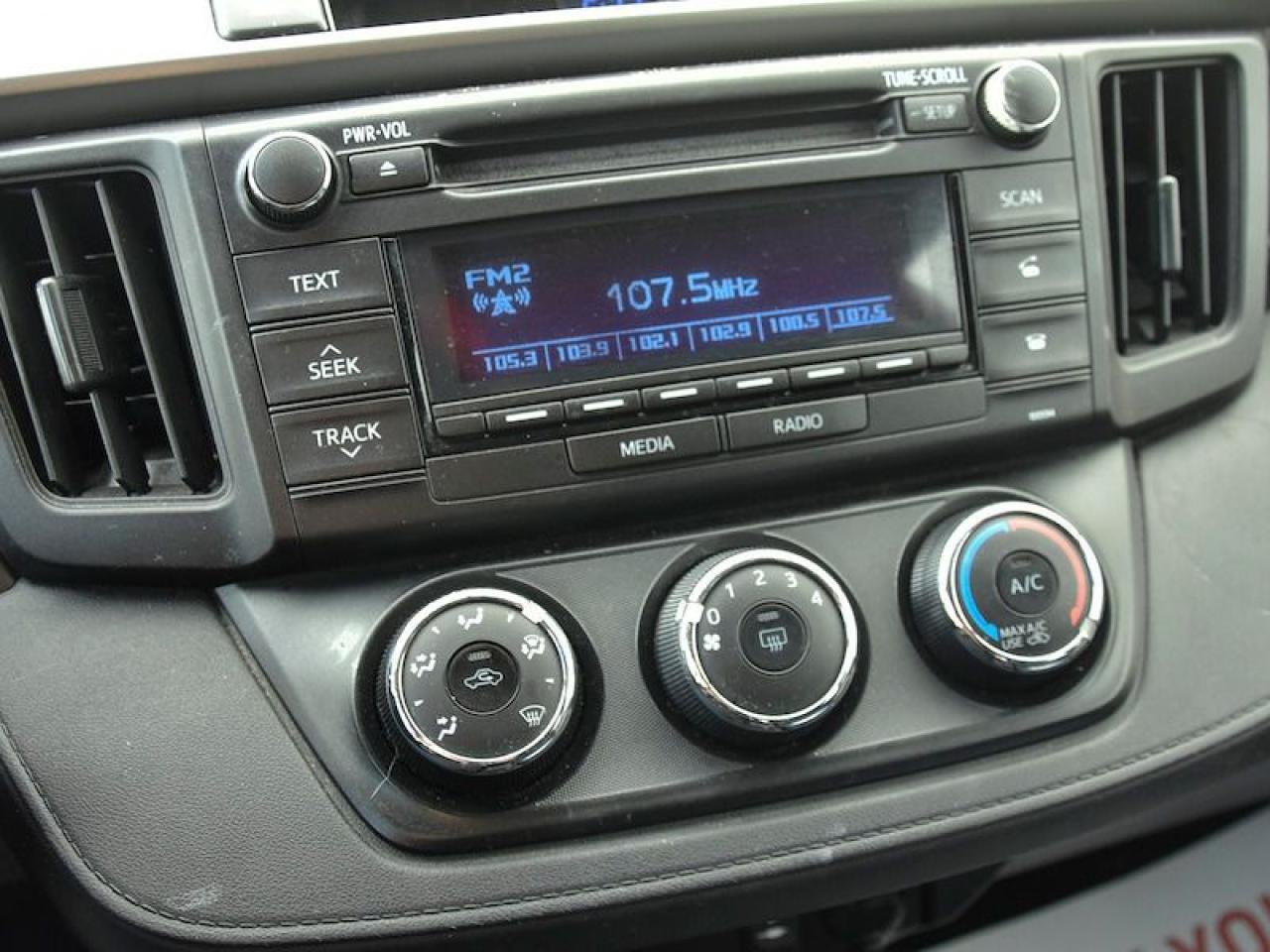 2016 Toyota RAV4 LE - Photo #8