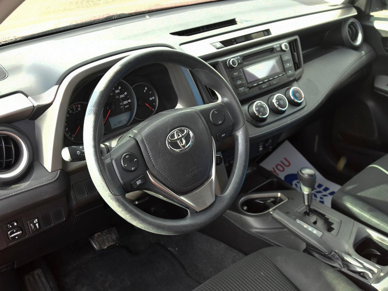 2016 Toyota RAV4 LE Photo