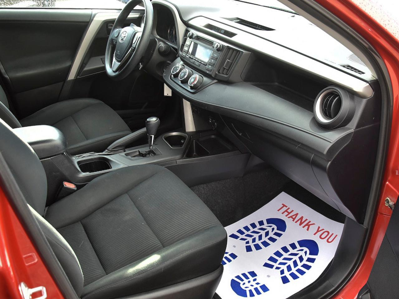 2016 Toyota RAV4 LE Photo