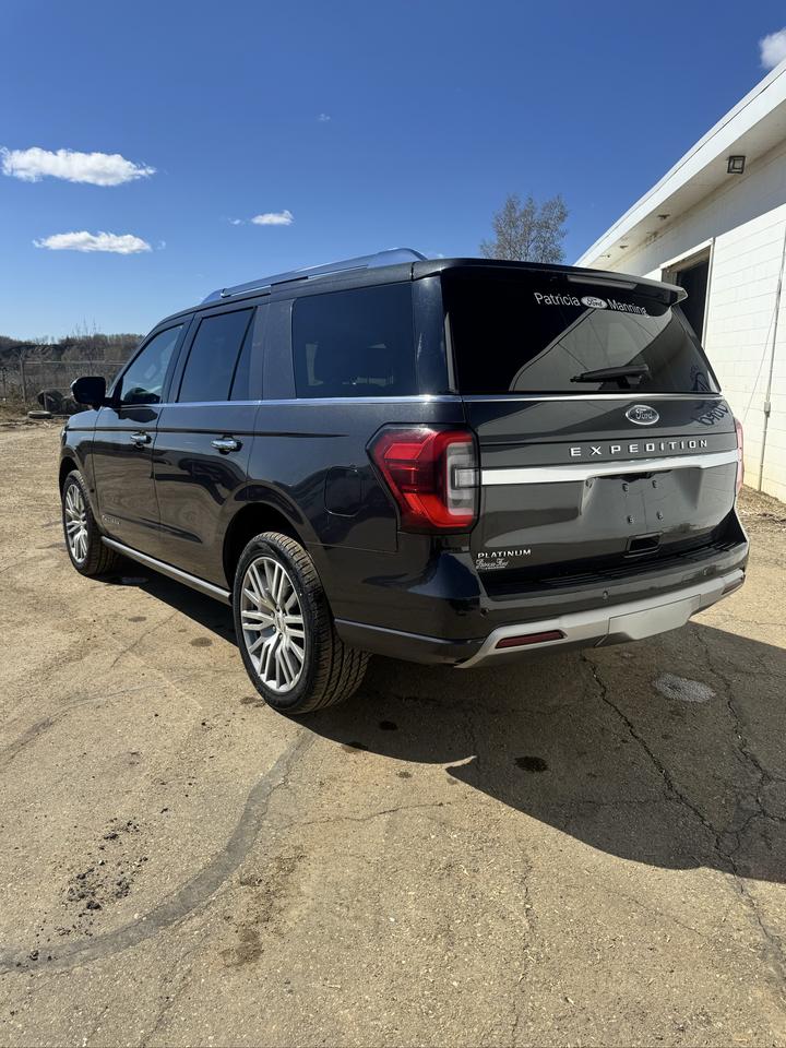 2022 Ford Expedition Platinum Photo2