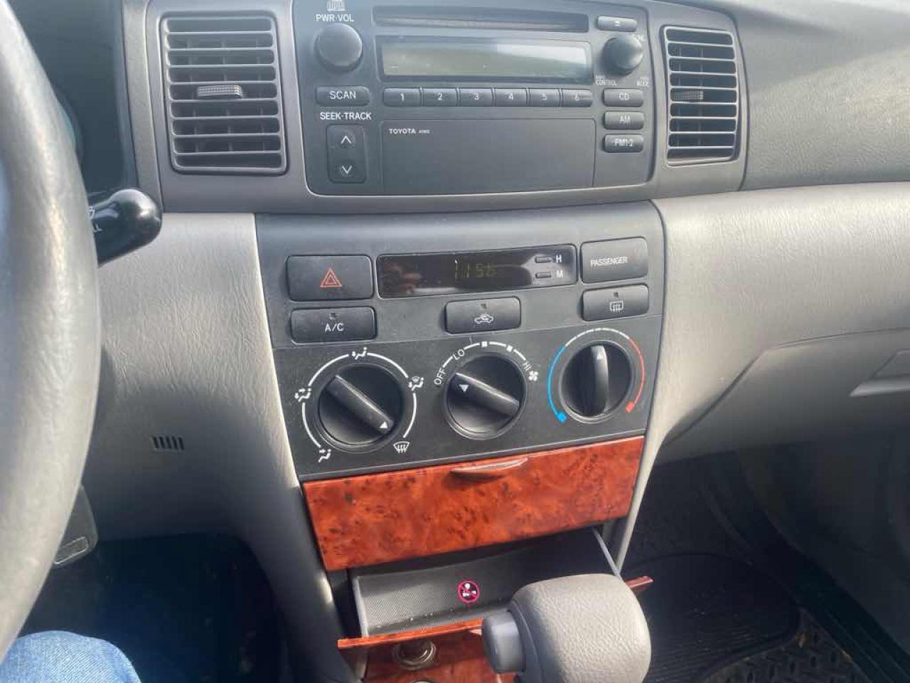 2003 Toyota Corolla LE Photo