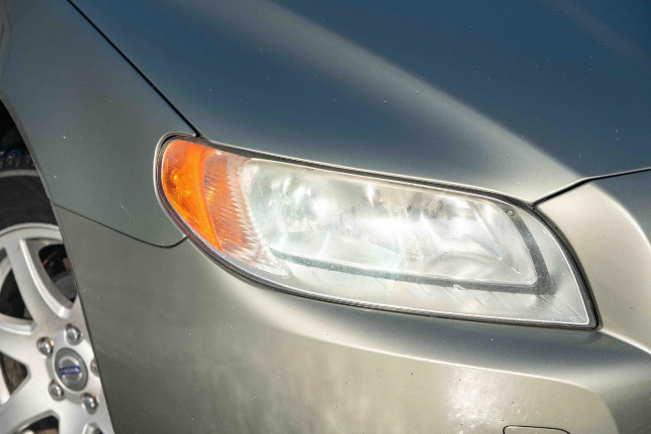 2008 Volvo V70 3.2L WAGON Photo