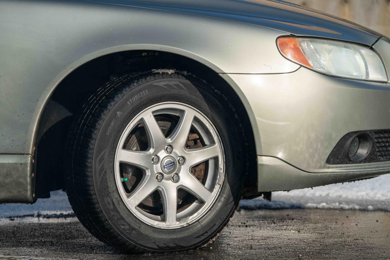 2008 Volvo V70 3.2L WAGON Photo