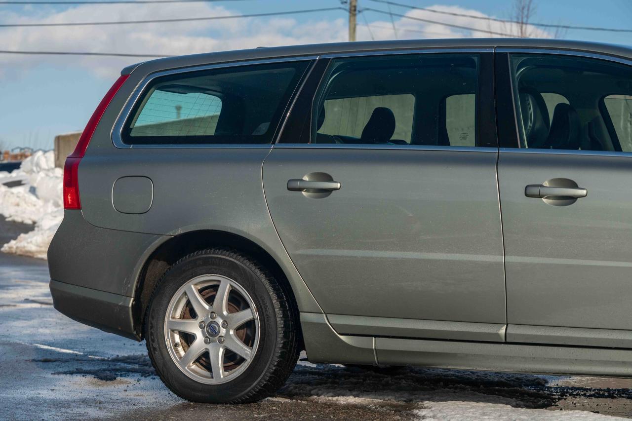 2008 Volvo V70 3.2L WAGON Photo