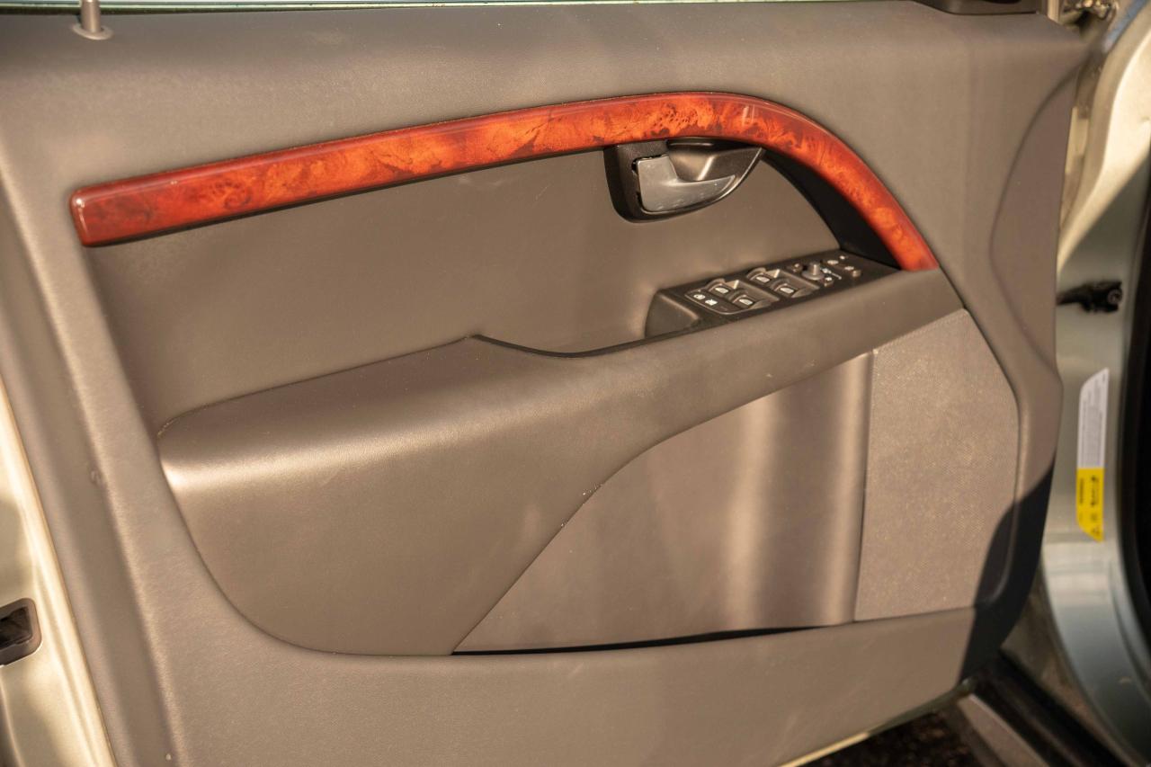 2008 Volvo V70 3.2L WAGON Photo