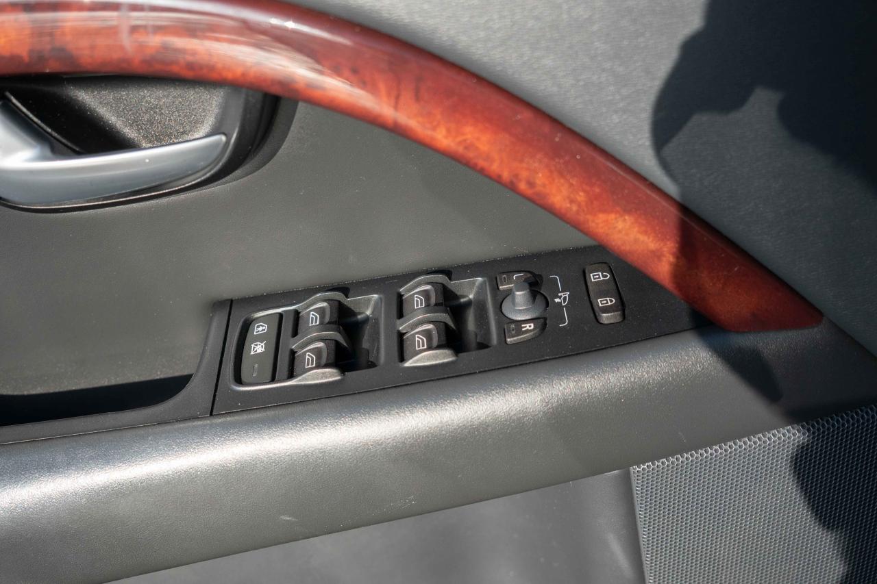 2008 Volvo V70 3.2L WAGON Photo