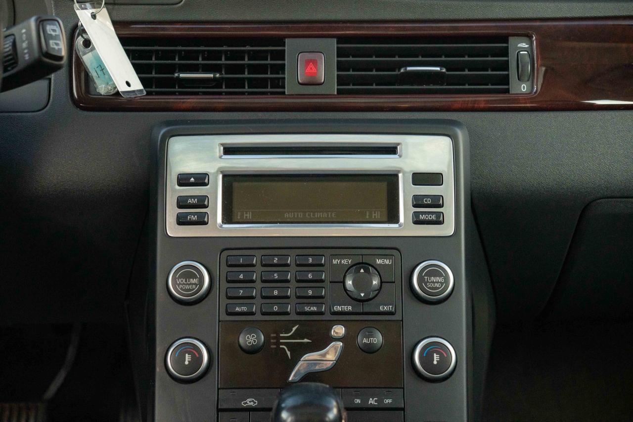 2008 Volvo V70 3.2L WAGON Photo