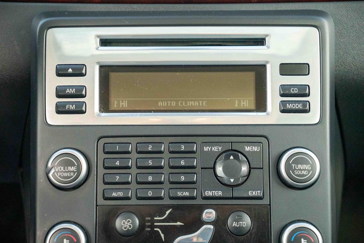 2008 Volvo V70 3.2L WAGON Photo