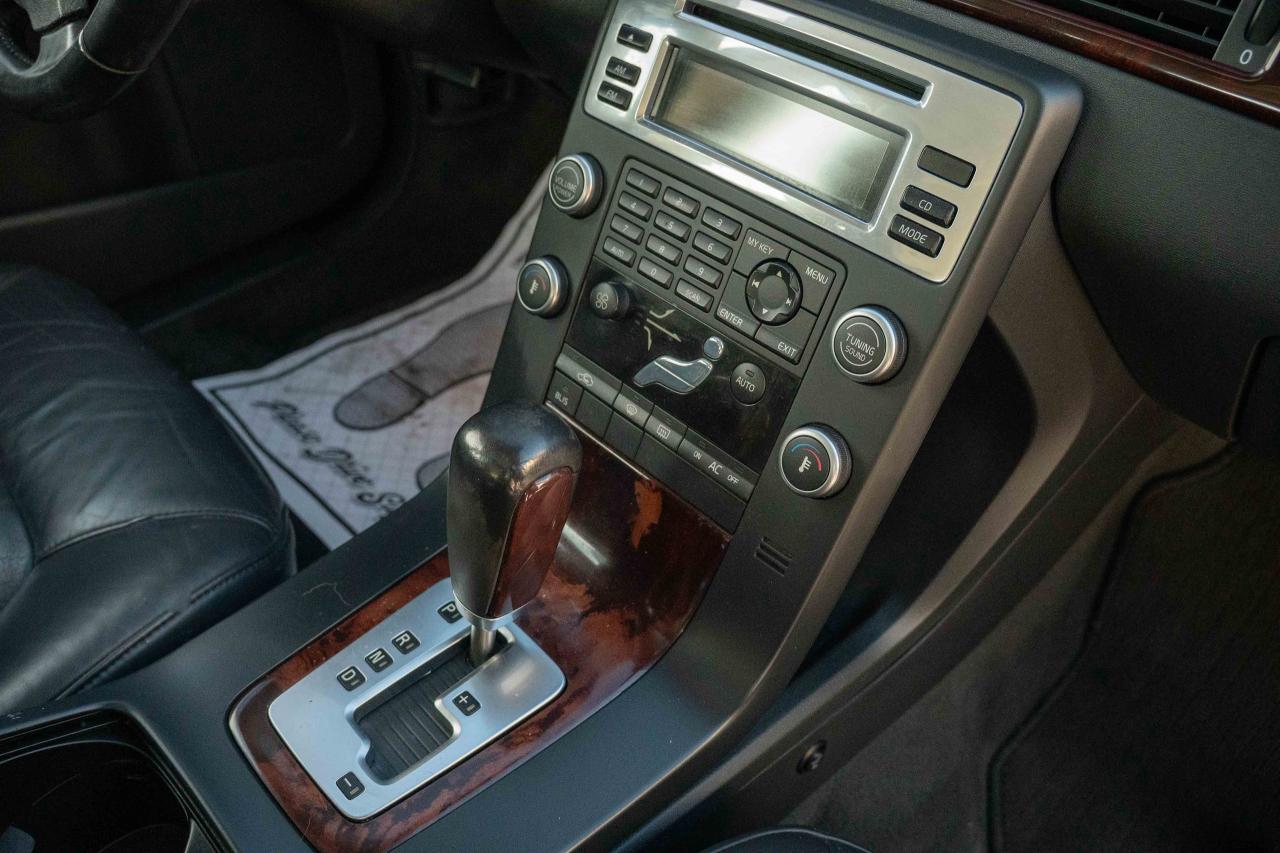 2008 Volvo V70 3.2L WAGON Photo