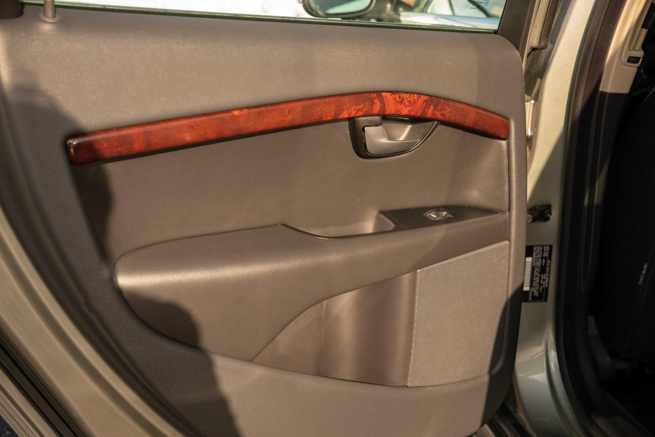 2008 Volvo V70 3.2L WAGON Photo