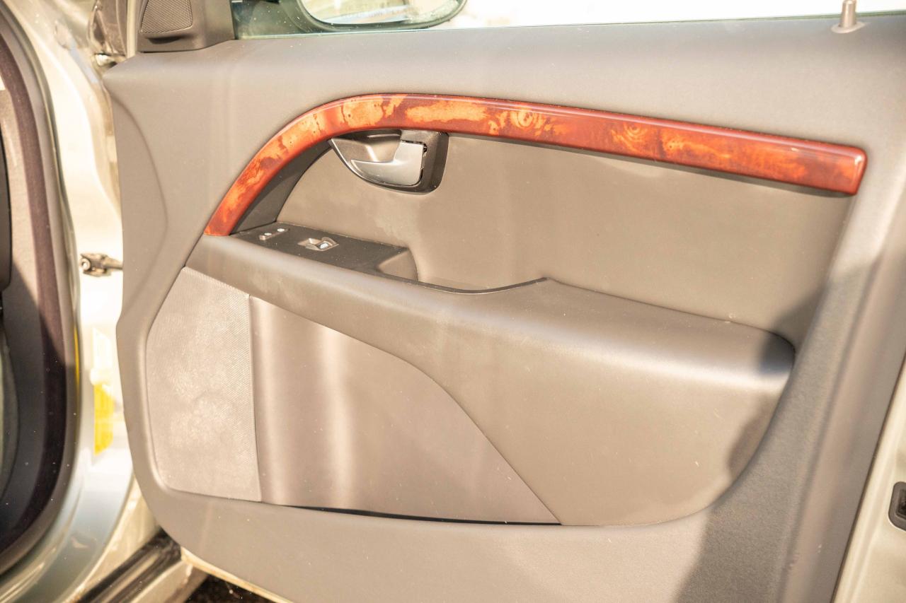 2008 Volvo V70 3.2L WAGON Photo