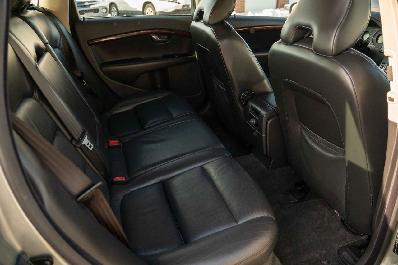 2008 Volvo V70 3.2L WAGON Photo