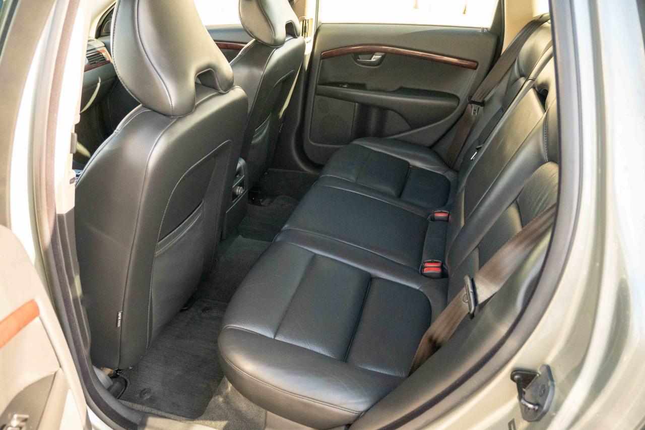 2008 Volvo V70 3.2L WAGON Photo