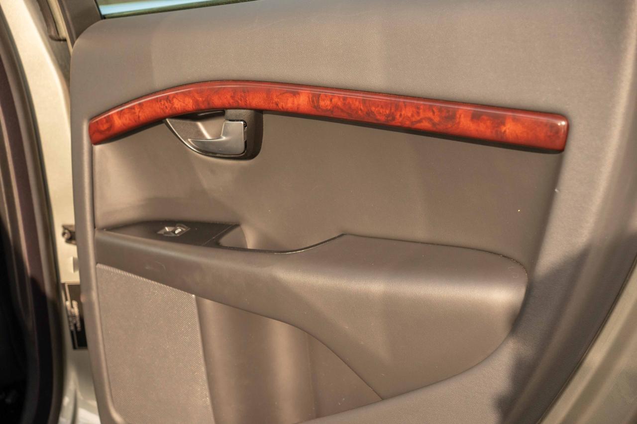 2008 Volvo V70 3.2L WAGON Photo