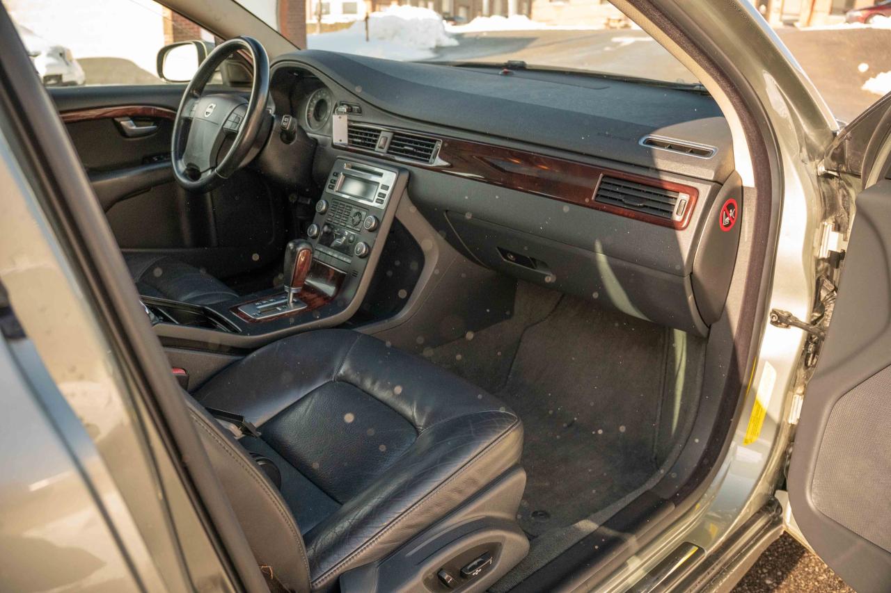 2008 Volvo V70 3.2L WAGON Photo
