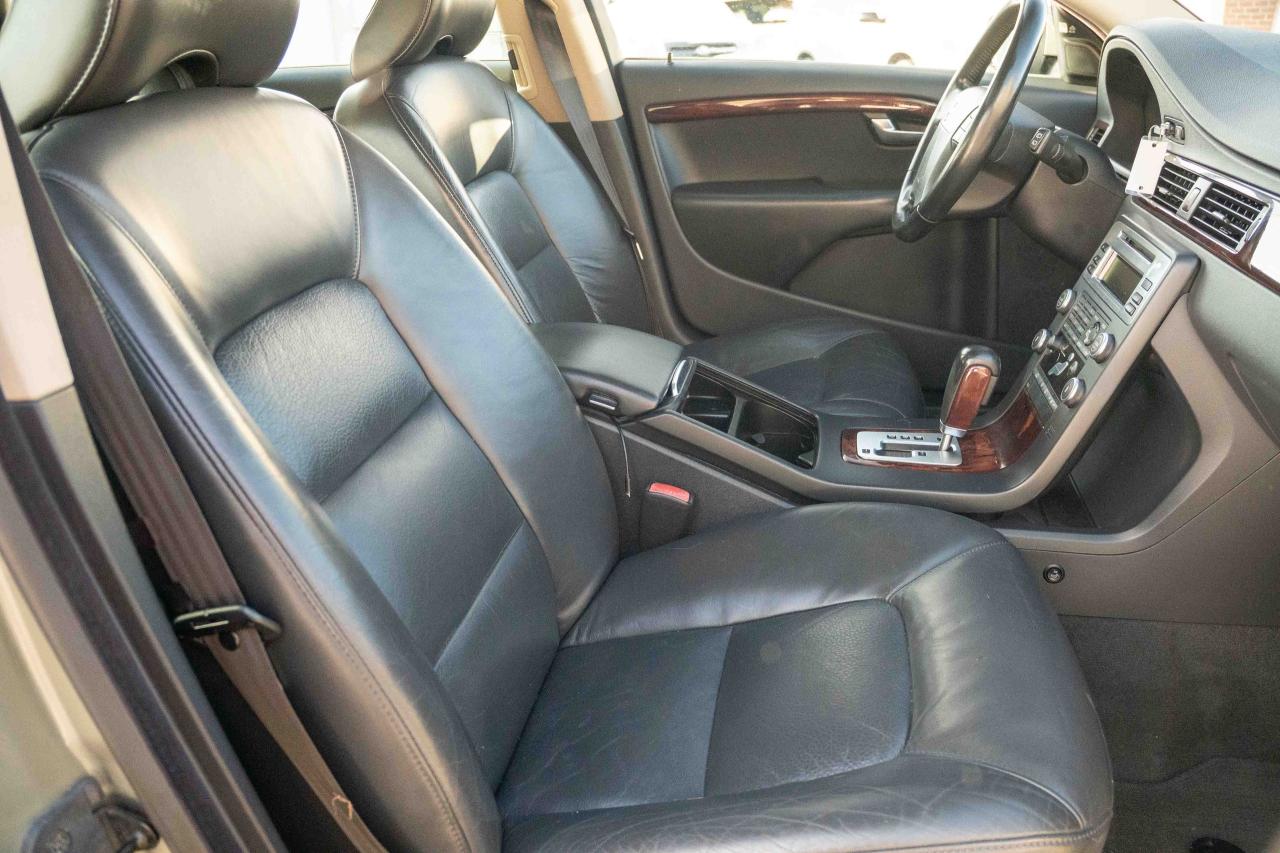 2008 Volvo V70 3.2L WAGON Photo