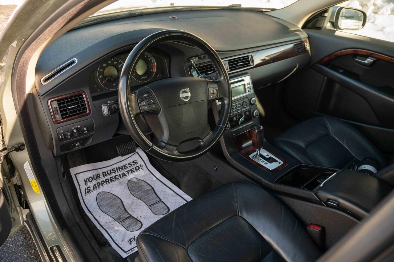 2008 Volvo V70 3.2L WAGON Photo