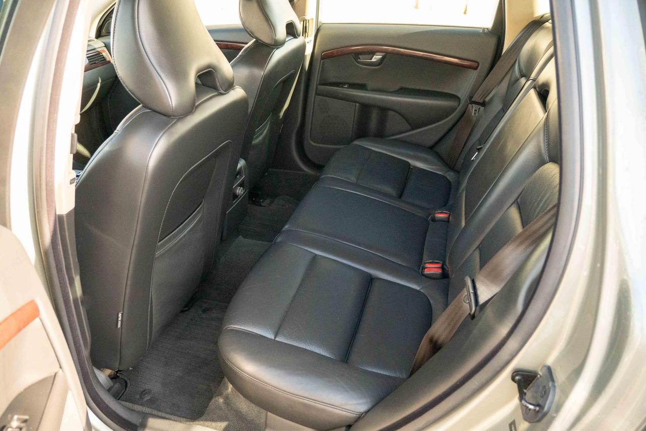 2008 Volvo V70 3.2L WAGON Photo