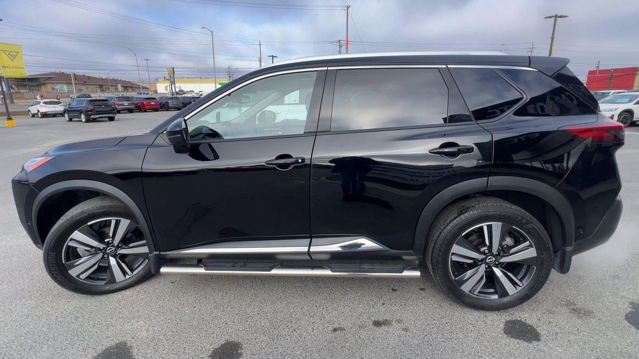 2022 Nissan Rogue Platinum AWD, MOONROOF, HEATED LEATHER SEATS, NAV, SIRIUS XM, POWER LIFTGATE, CRUISE CONTROL!! Photo