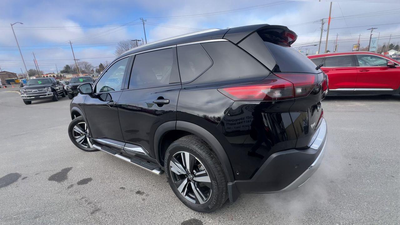 2022 Nissan Rogue Platinum AWD, MOONROOF, HEATED LEATHER SEATS, NAV, SIRIUS XM, POWER LIFTGATE, CRUISE CONTROL!! Photo