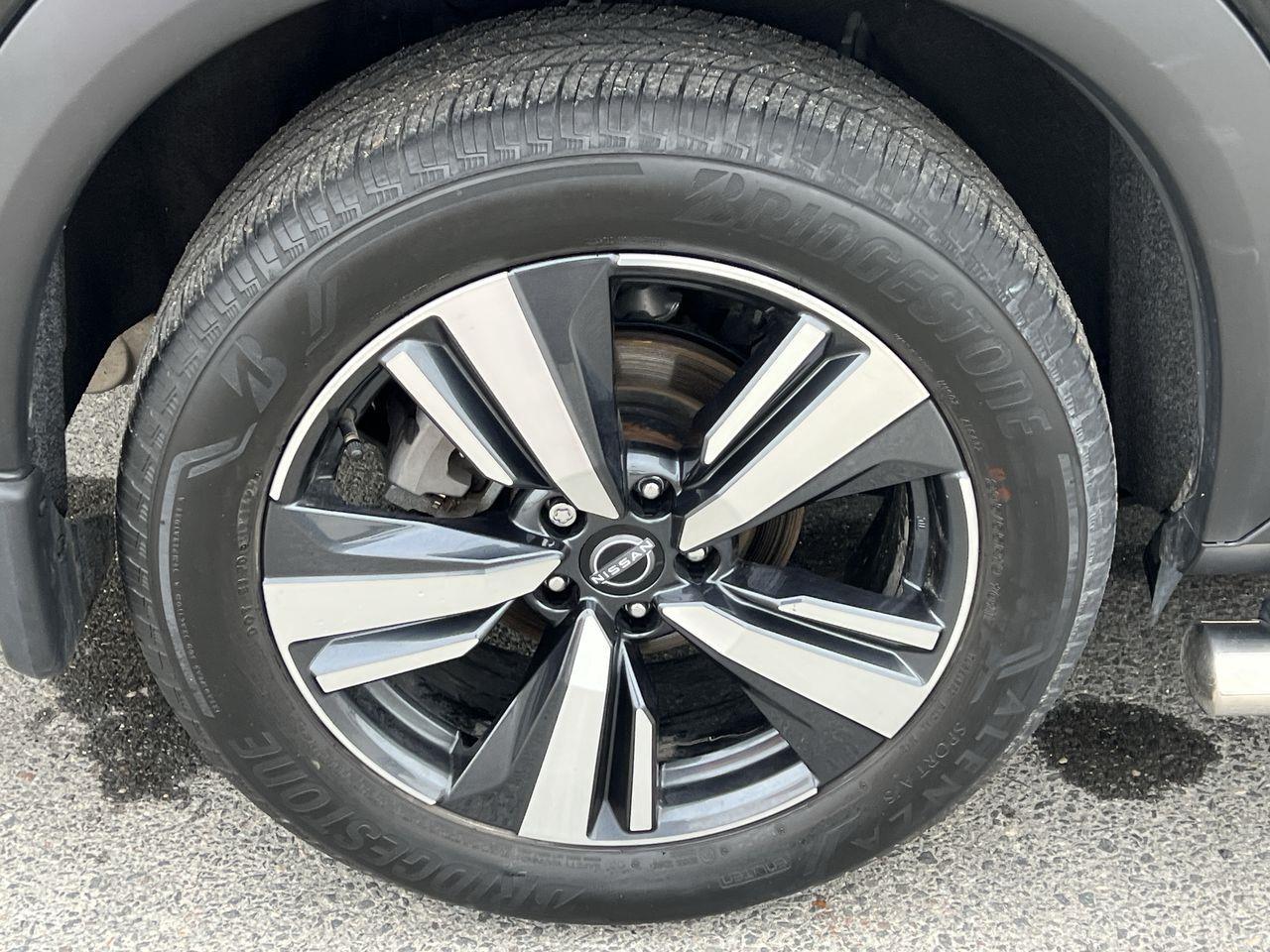 2022 Nissan Rogue Platinum AWD, MOONROOF, HEATED LEATHER SEATS, NAV, SIRIUS XM, POWER LIFTGATE, CRUISE CONTROL!! Photo