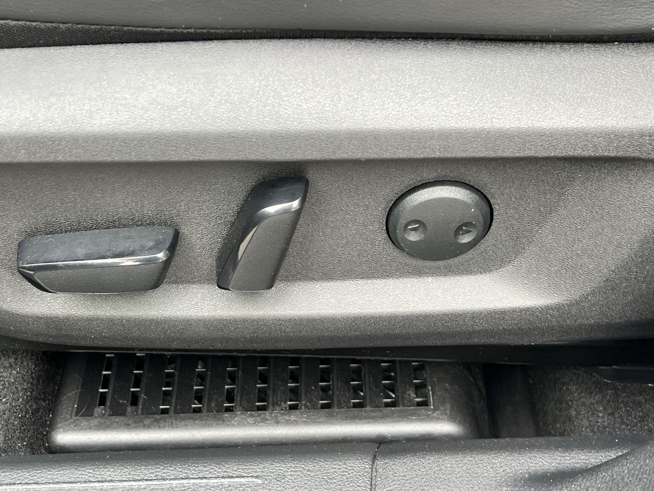 2022 Nissan Rogue Platinum AWD, MOONROOF, HEATED LEATHER SEATS, NAV, SIRIUS XM, POWER LIFTGATE, CRUISE CONTROL!! Photo