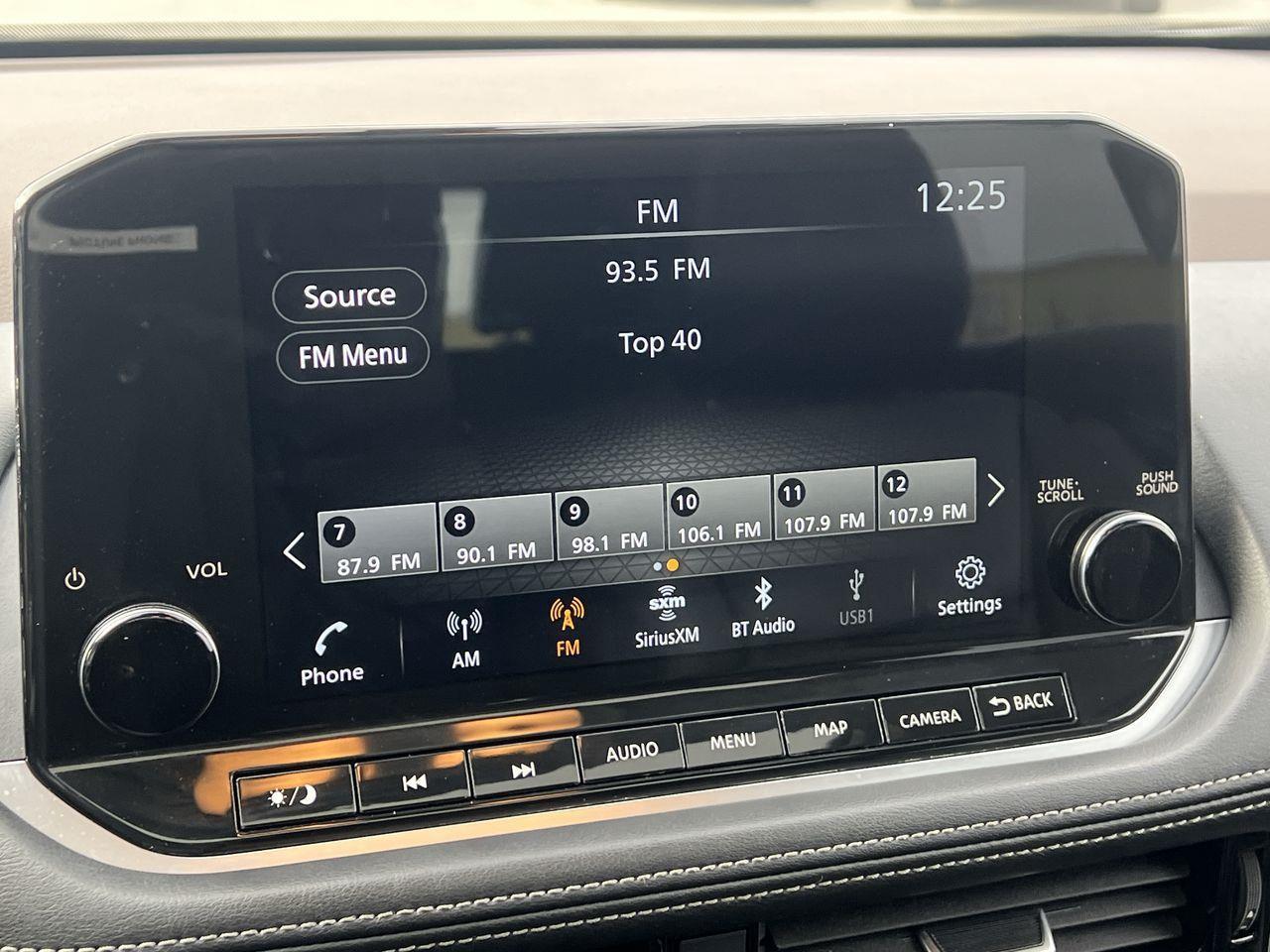 2022 Nissan Rogue Platinum AWD, MOONROOF, HEATED LEATHER SEATS, NAV, SIRIUS XM, POWER LIFTGATE, CRUISE CONTROL!! Photo