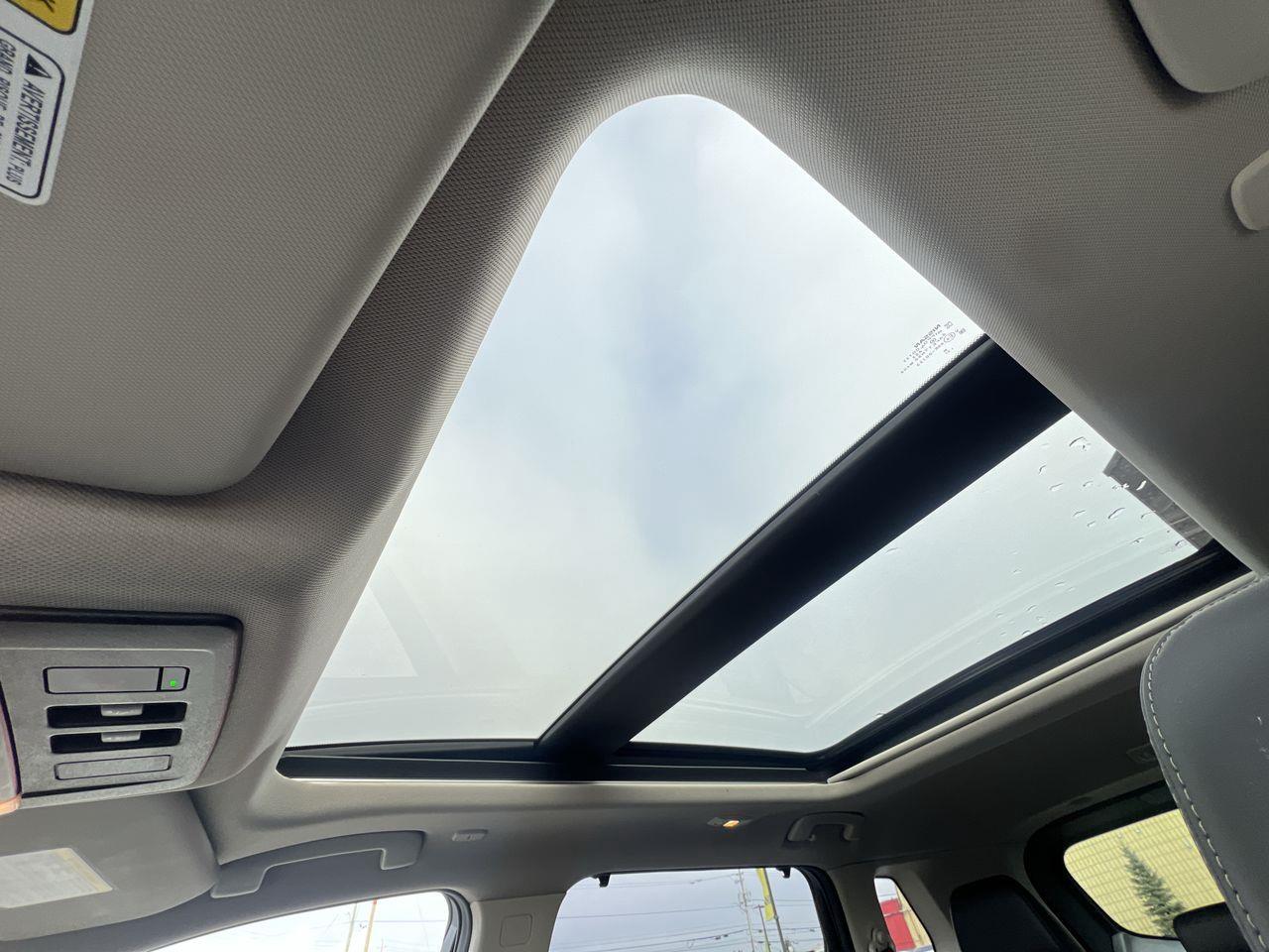 2022 Nissan Rogue Platinum AWD, MOONROOF, HEATED LEATHER SEATS, NAV, SIRIUS XM, POWER LIFTGATE, CRUISE CONTROL!! Photo