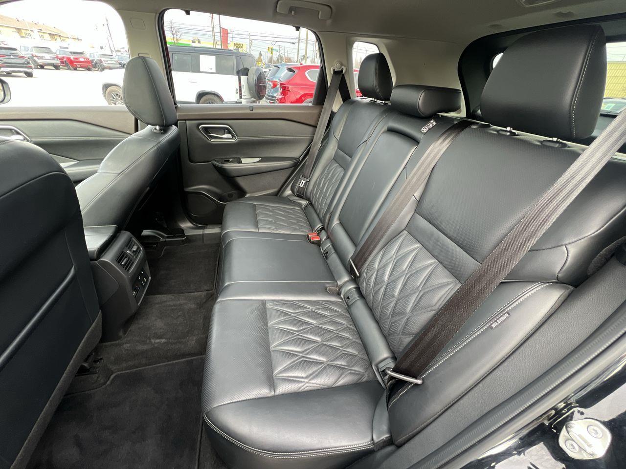 2022 Nissan Rogue Platinum AWD, MOONROOF, HEATED LEATHER SEATS, NAV, SIRIUS XM, POWER LIFTGATE, CRUISE CONTROL!! Photo