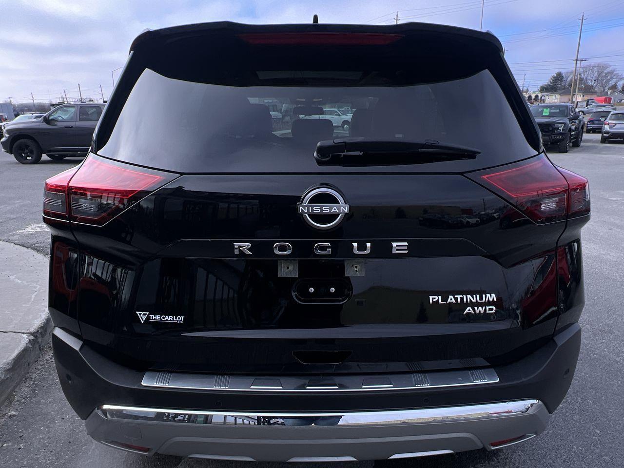 2022 Nissan Rogue Platinum AWD, MOONROOF, HEATED LEATHER SEATS, NAV, SIRIUS XM, POWER LIFTGATE, CRUISE CONTROL!! Photo