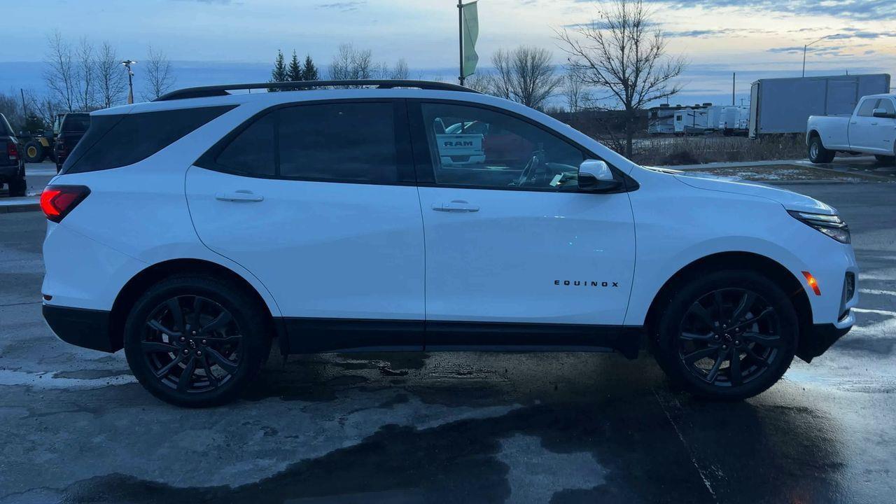 2022 Chevrolet Equinox AWD, MOONROOF, LEATHER SEATS, REMOTE START, POWER LIFTGATE, NAV!! Photo