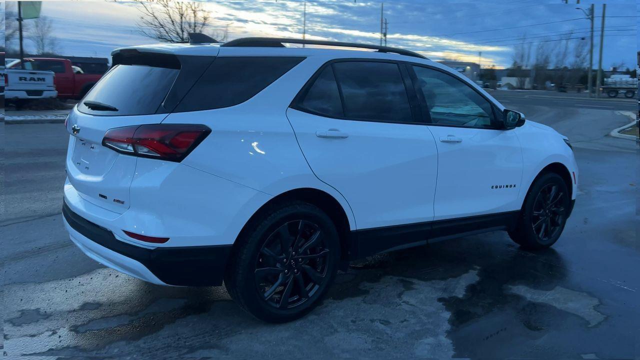2022 Chevrolet Equinox AWD, MOONROOF, LEATHER SEATS, REMOTE START, POWER LIFTGATE, NAV!! Photo3