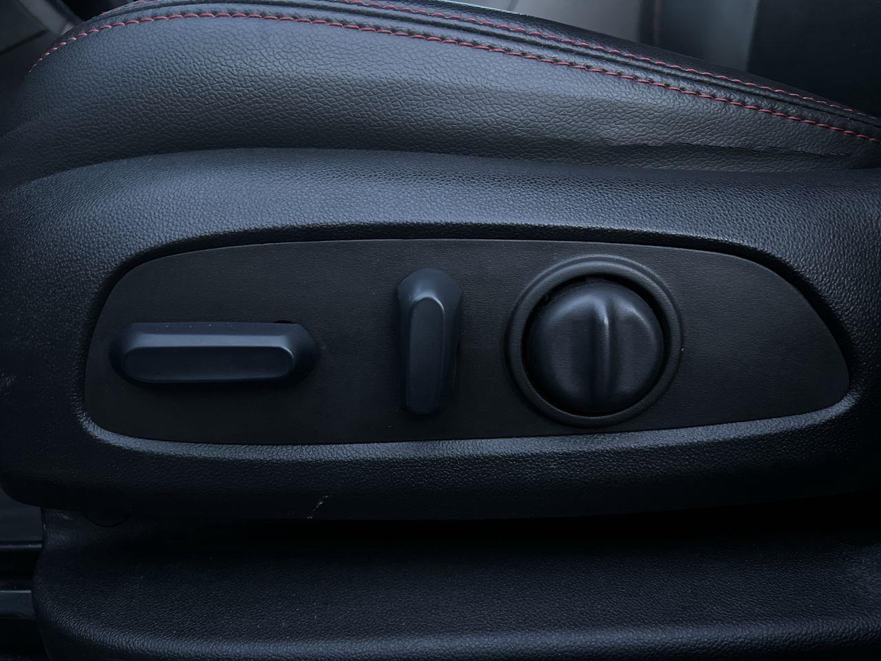 2022 Chevrolet Equinox AWD, MOONROOF, LEATHER SEATS, REMOTE START, POWER LIFTGATE, NAV!! Photo