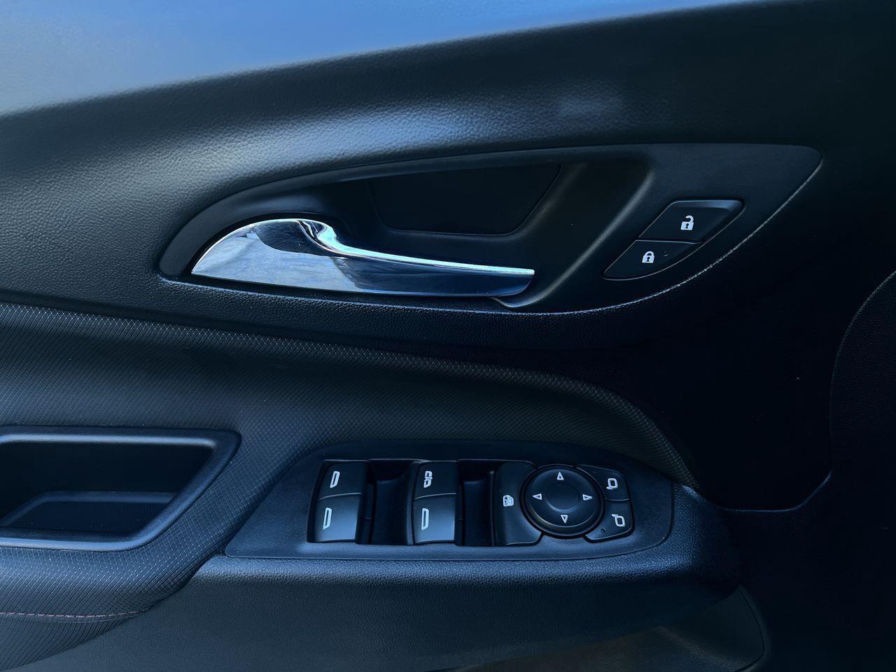 2022 Chevrolet Equinox AWD, MOONROOF, LEATHER SEATS, REMOTE START, POWER LIFTGATE, NAV!! Photo