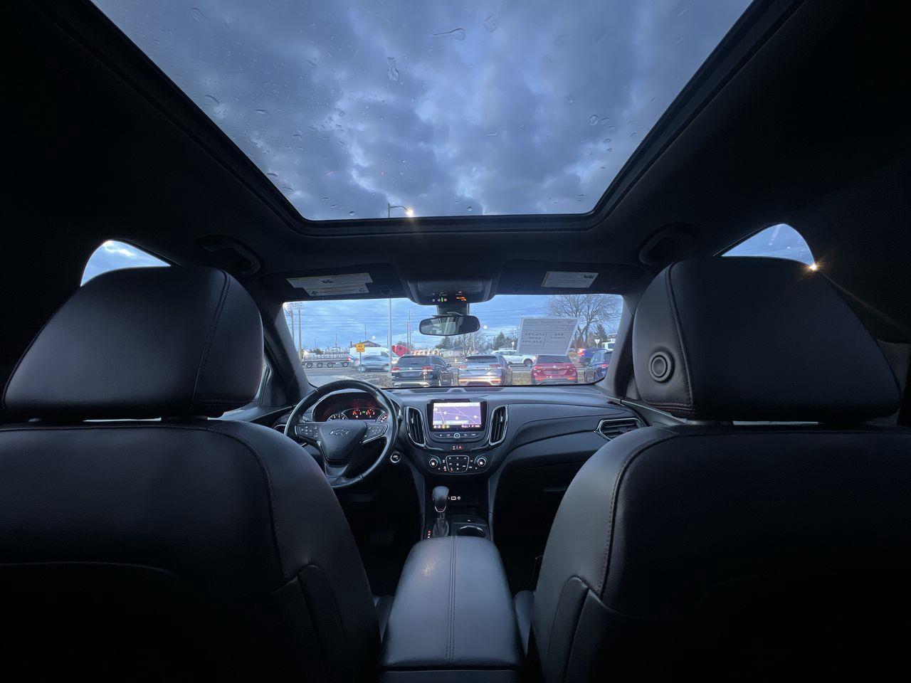 2022 Chevrolet Equinox AWD, MOONROOF, LEATHER SEATS, REMOTE START, POWER LIFTGATE, NAV!! Photo