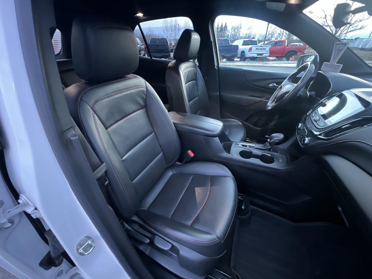 2022 Chevrolet Equinox AWD, MOONROOF, LEATHER SEATS, REMOTE START, POWER LIFTGATE, NAV!! Photo