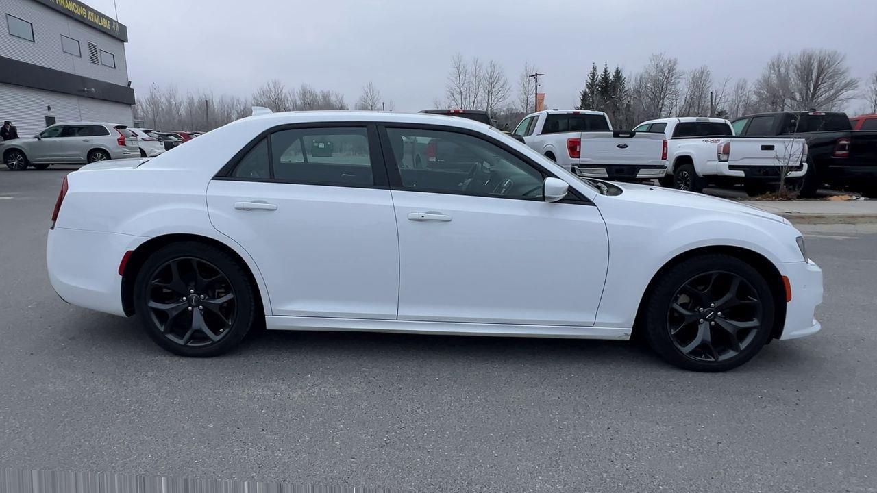 2023 Chrysler 300 Touring-L PREVIOUS DAILY RENTAL, MOONROOF, LEATHER HEATED SEATS, REMOTE START, NAV, CRUISE CONTROL!! Photo4