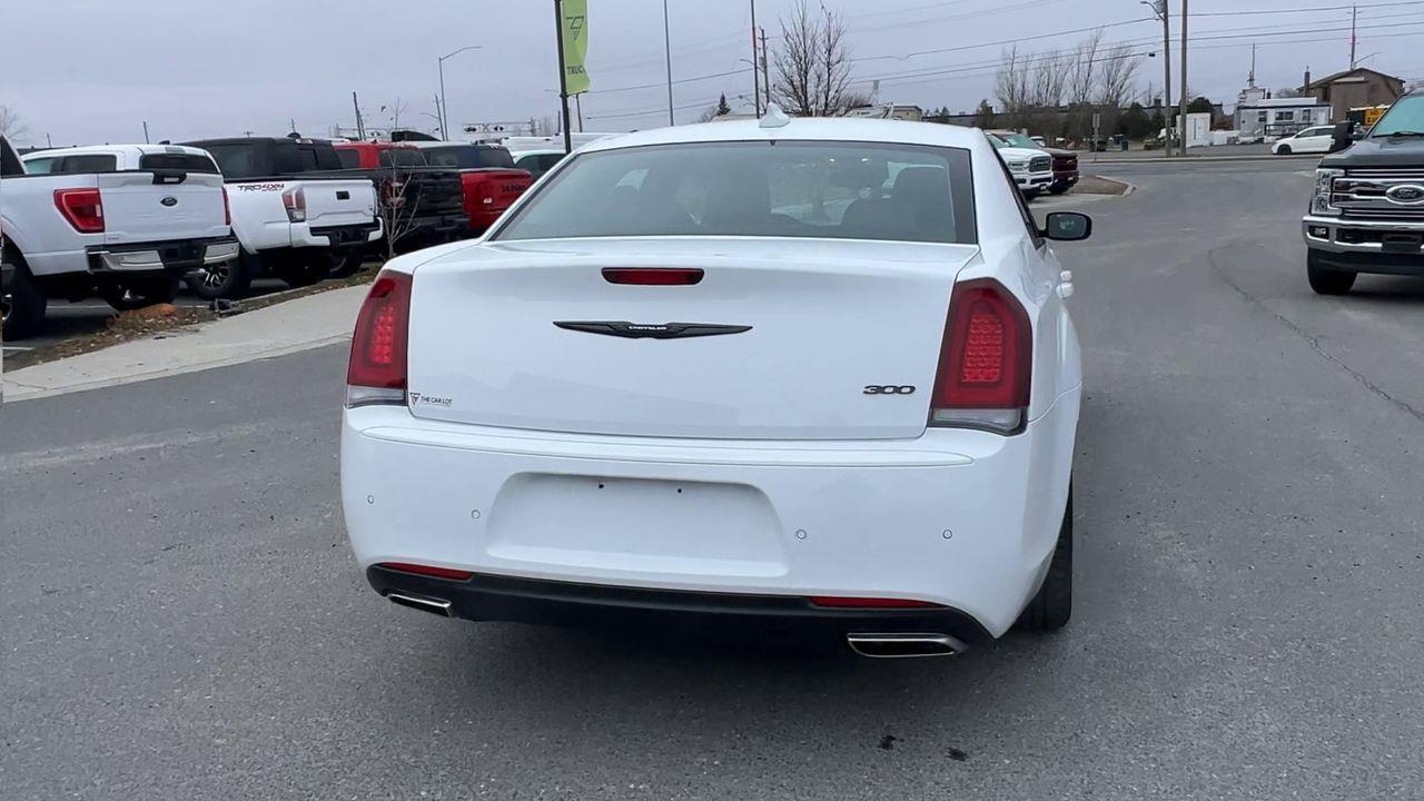 2023 Chrysler 300 Touring-L PREVIOUS DAILY RENTAL, MOONROOF, LEATHER HEATED SEATS, REMOTE START, NAV, CRUISE CONTROL!! Photo